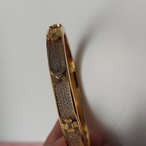 Kate Spade Heritage Bloom Hinged Bangle - Picture 8 of 12